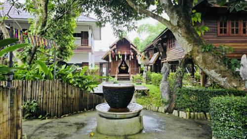 Taman di luar Phurintara - ภูรินธารา รีสอร์ท ดอยสะเก็ด เชียงใหม่