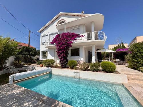 Hồ bơi trong/gần Villa Solea, piscine et Méditerranée Titre fr
