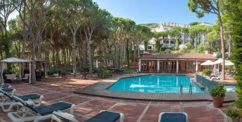 Piscina a Hotel Garbi o a prop