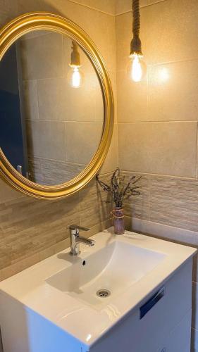 Bilik mandi di Can Davilas Rustic Mountain House