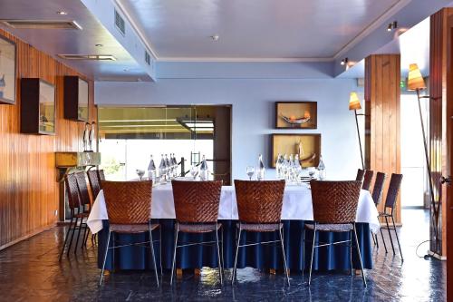 a dining room with a long table and chairs at Pousada da Ria in Torreira