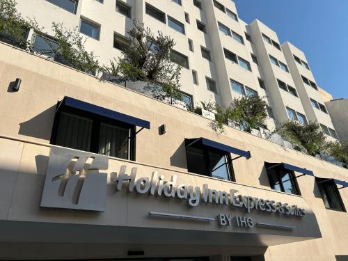 a building with a fidelity investment company sign on it at Holiday Inn Express & Suites Lisbon - Príncipe Real by IHG in Lisbon