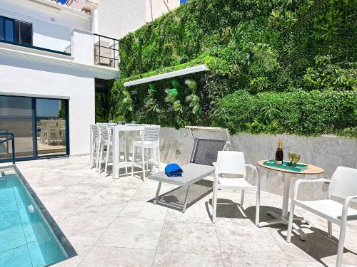 Luxshore - Beachfront Home & Pool - Casa Farol