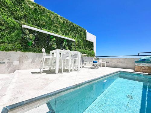 Luxshore - Beachfront Home & Pool - Casa Farol