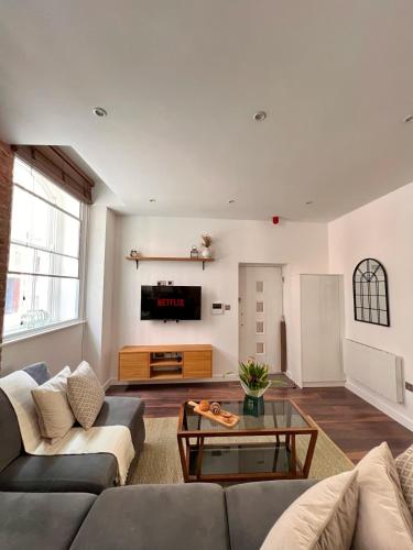a living room with a couch and a table at Cosy 2 Bed Retreat with FREE Secure Parking in Nottingham