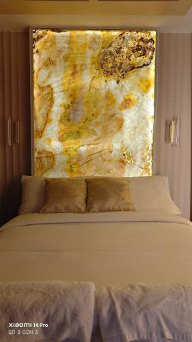 Ένα ή περισσότερα κρεβάτια σε δωμάτιο στο Golden Luxe Staycation Studio