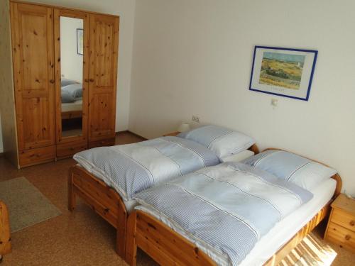 a bedroom with a large bed in a room at 3 Sterne Gästehaus Zollerblick in Zimmern