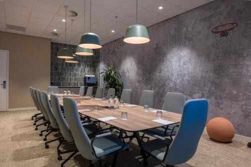 a conference room with a long table and chairs at Crowne Plaza Utrecht - Central Station by IHG in Utrecht
