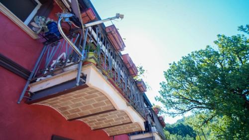 a balcony on the side of a building at Rifugio Nel Bosco in Rieti
