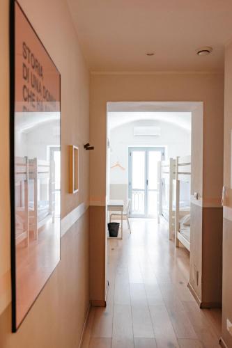 Ένα ή περισσότερα κρεβάτια σε δωμάτιο στο Tomato Backpackers