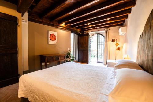 a bedroom with a large white bed in a room at Podere Dell'Arco Country Charme in Viterbo