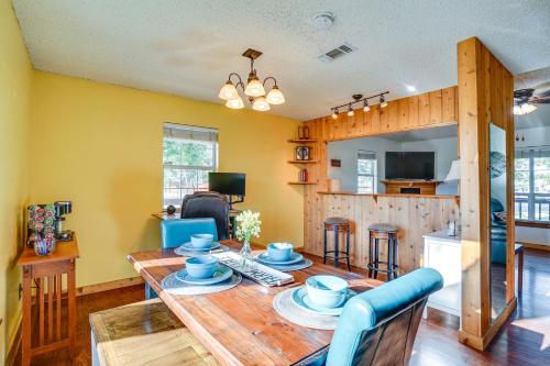 Dapur atau dapur kecil di Peace, Space and Starry Nights Ranch Home in Azle