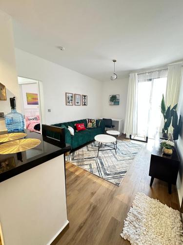 Χώρος καθιστικού στο EGBA HOMES-1 Bedroom Apertment In Tatu City