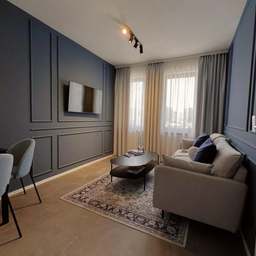 a living room with a couch and a table at Modernes Apartment am Bahnhof in Bad Neustadt an der Saale