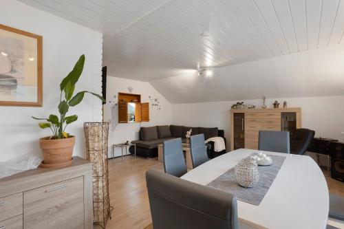 a dining room and living room with a table and chairs at Sara´s Ferienwohnung in Plettenberg