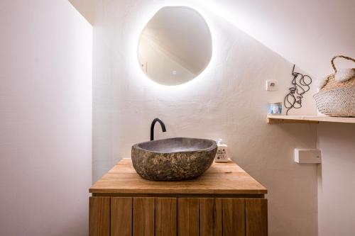 a bathroom with a stone sink and a mirror at Charmant Duplex Au Pied Des Pistes in Albiez-Montrond