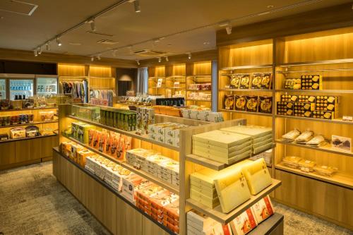 a store filled with lots of different types of food at KAMENOI HOTEL Oarai in Oarai