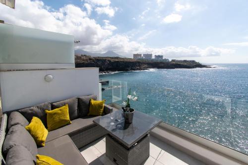 Lovely 1 Bedroom Apartment With Sea Views