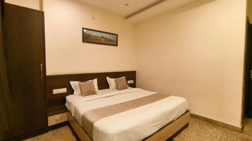 a bedroom with a large bed in a room at Hotel Udaipur Stay at Prime Location in Udaipur