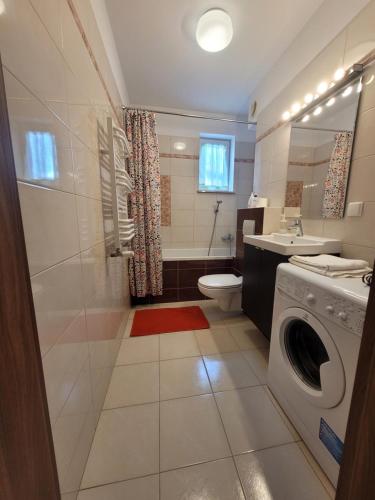 Ένα μπάνιο στο Apartament Fa Caldo