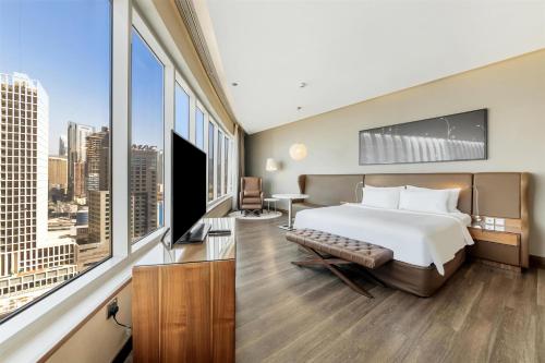 Un ou plusieurs lits dans un hébergement de l'établissement Radisson Blu Hotel, Dubai Canal View