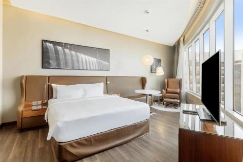 Télévision ou salle de divertissement dans l'établissement Radisson Blu Hotel, Dubai Canal View