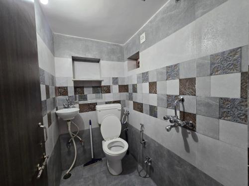 a bathroom with a toilet and a sink at little Princess Guest House in Bikaner