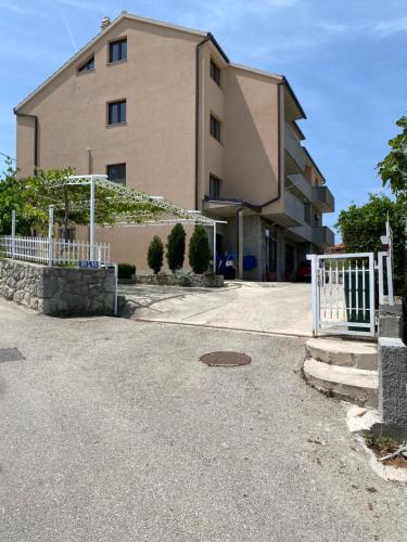 Jakov