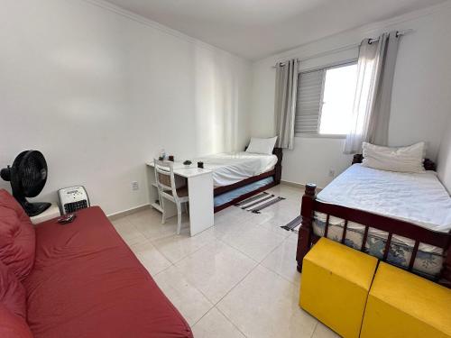 Postel nebo postele na pokoji v ubytování Apto na Tupi - 5 min da Praia!