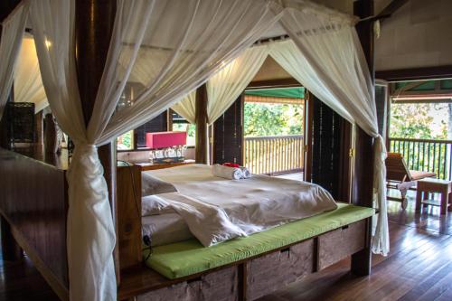 Кровать или кровати в номере Luxurious Private Holiday Villa at Tip of Borneo