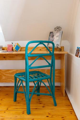a blue chair sitting in front of a desk at Stanford River Retreat in Stanford