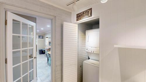a laundry room with a washer and dryer at BEACHY SISTERS B Duplex in Jekyll Island