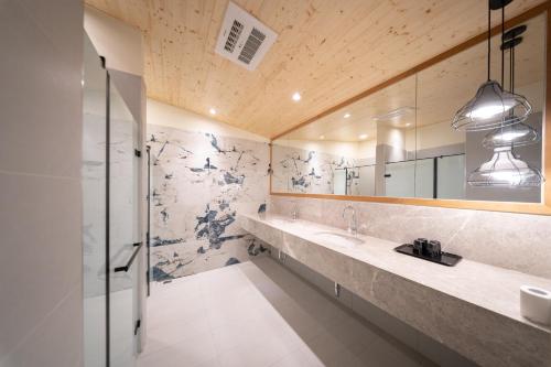 Ένα μπάνιο στο Lake In Mountain