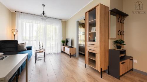 TV a/nebo společenská místnost v ubytování Jantar Resort Flatbook - Wynajem Apartamentów nad Morzem