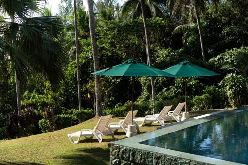 Бассейн в Luxurious Private Holiday Villa at Tip of Borneo или поблизости