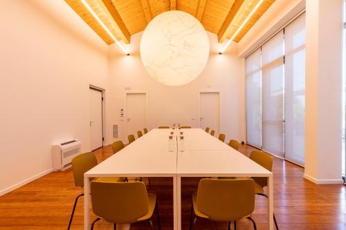 a conference room with a long table and chairs at Grow Green in Caponago