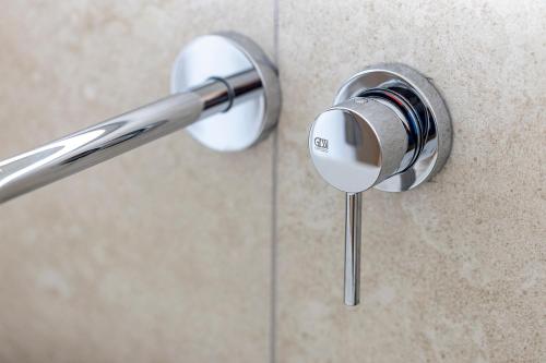 a close up of a shower door handle at Grow Green in Caponago