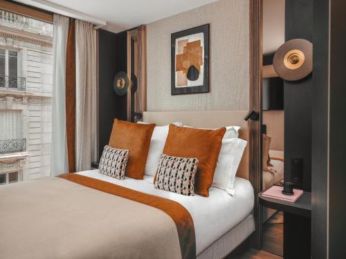 Postel nebo postele na pokoji v ubytování Hôtel Barnett Paris