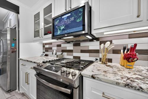 Gallery image of Smart Lighting, Master Suite & Game Room Fun in Rosenberg