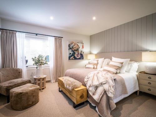 Et opholdsområde på Calm Waters Luxury Beach House