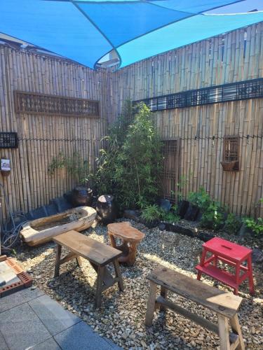 Κήπος έξω από το Hanok Saehamano in Jeonju