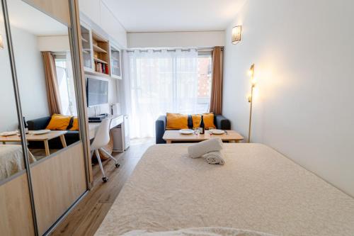 Tour Eiffel - Studio balcon - Paris 16e - Calme