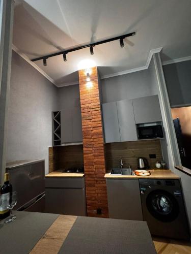 Una cocina o cocineta en Apartment KARVASLA