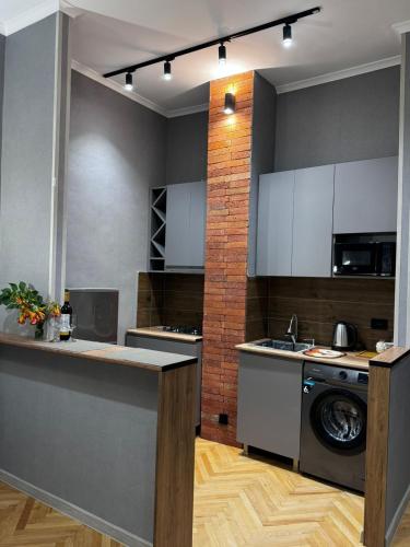 Una cocina o cocineta en Apartment KARVASLA