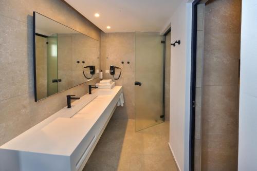 Panas Villas tesisinde bir banyo