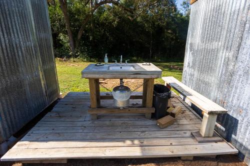 Fotografie z fotogalerie ubytování Romantic Camp Getaway near Lake Livingston v destinaci Coldspring