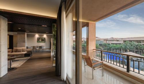 Balkoni atau teres di Dusit Thani LakeView Cairo