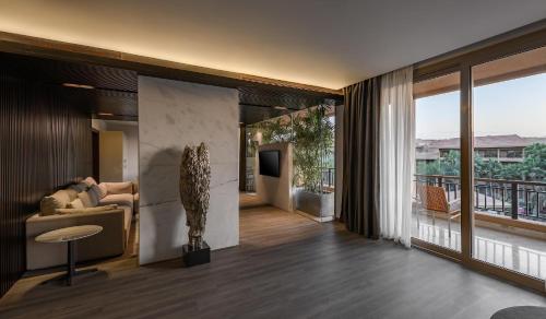 Ruang duduk di Dusit Thani LakeView Cairo