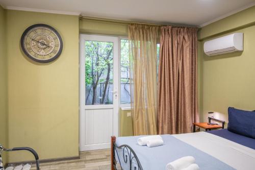 Postel nebo postele na pokoji v ubytování Hotel Nikala Palace