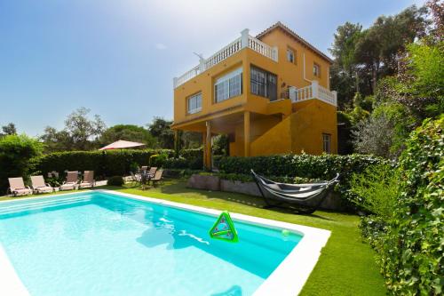Πισίνα στο ή κοντά στο 2 Private Abodes in One Magnificent Villa!